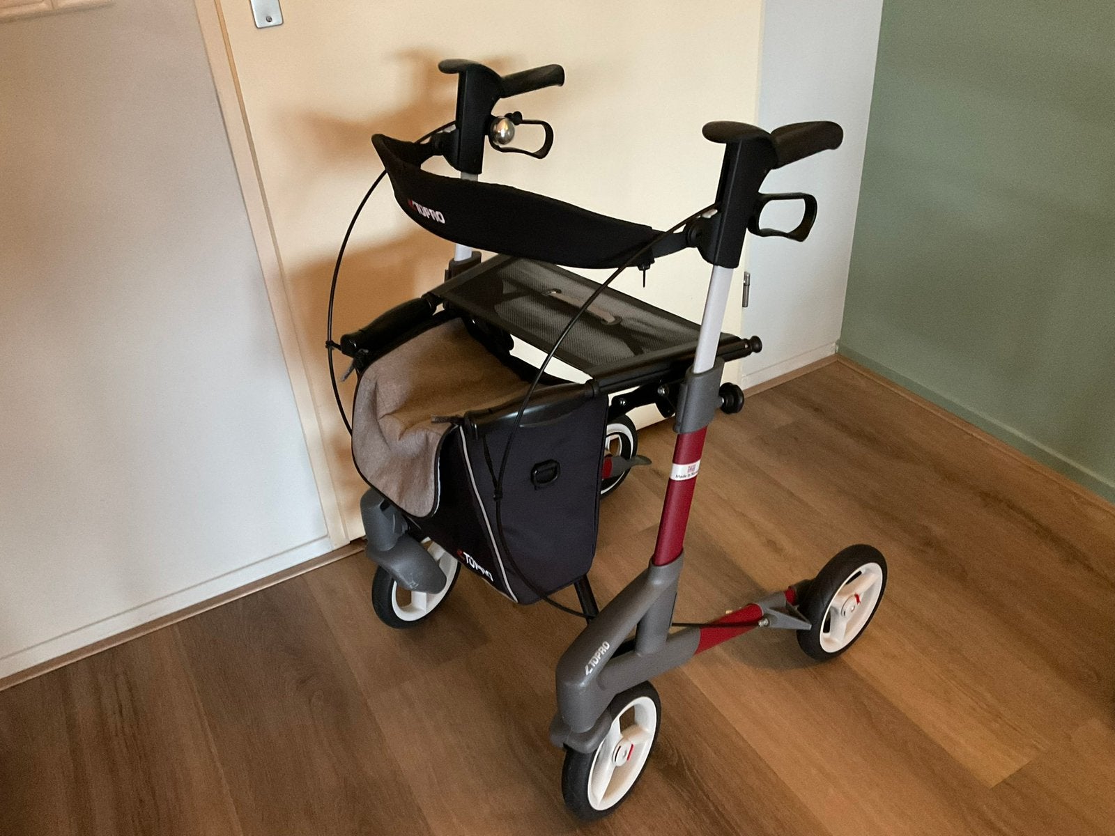 Prachtige Topro Troja 5G lichtgewicht Rollator M, Ophalen, Lichtgewicht, Zo goed als nieuw