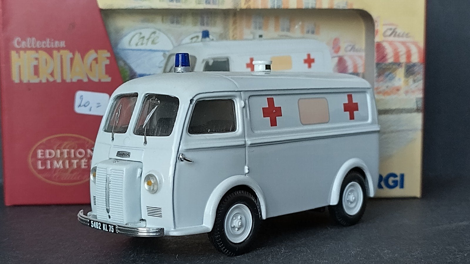 Peugeot d3a ambulance 1:43 Corgi Pol, Gebruikt, Auto, M, M