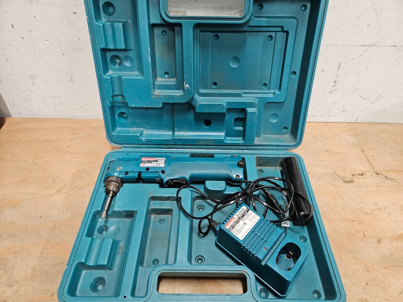 Haakse Boormachine Makita + accu & lader, Verzenden, Gebruikt