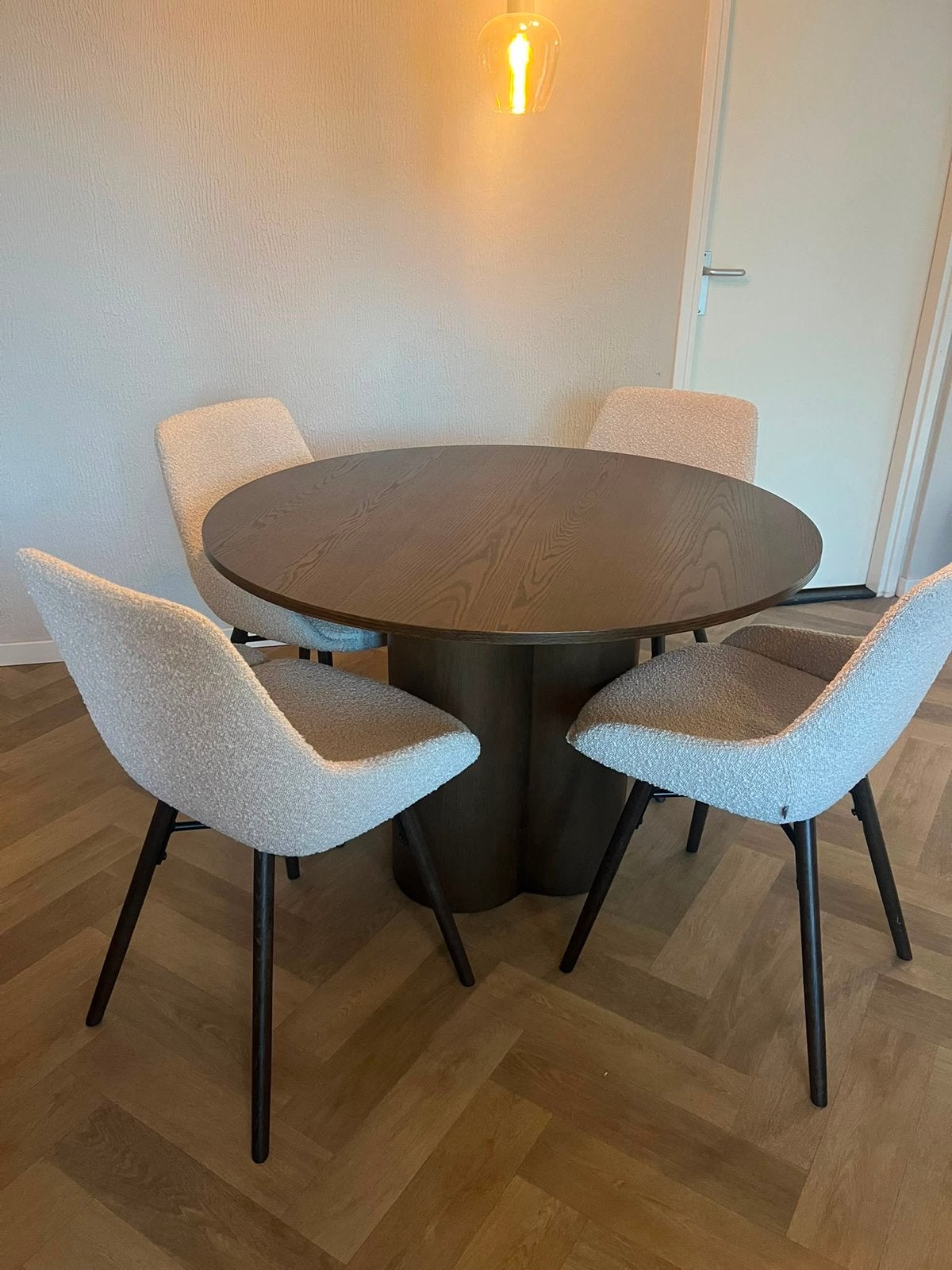Eetkamertafel met 4 stoelen - Zo goed als nieuw, Ophalen, 100 tot 150 cm, Rond, Zo goed als nieuw