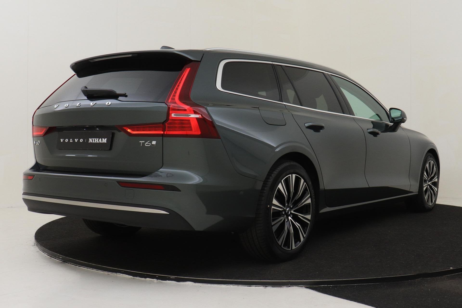 Volvo V60 T6 PLUG-IN HYBRID AWD ULTRA BRIGHT -PANO.DAK|HARMA, Auto's, Automaat, 12 maanden, Euro 6, 180 min