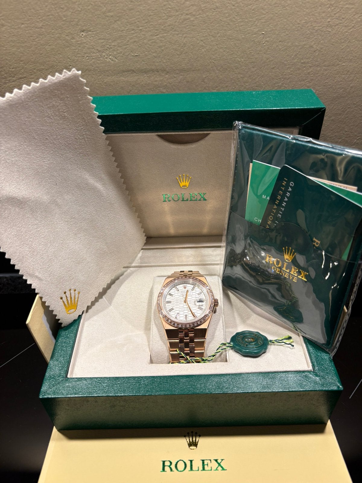 Rolex land-Dweller rose goud met stenen en box., Overige merken, Staal, Staal, Polshorloge