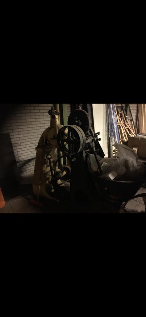Antieke bakkerij Deegmachine Meer dan 100 Jaar Oud, Ophalen