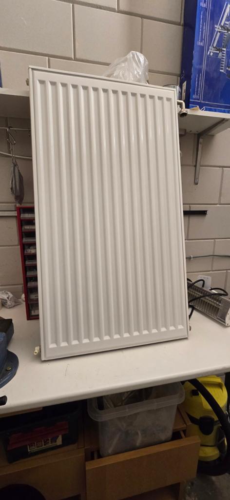 Radiator met Danfoss thermostaat en ophangbeugels, Ophalen, Gebruikt, Radiator, Minder dan 60 cm