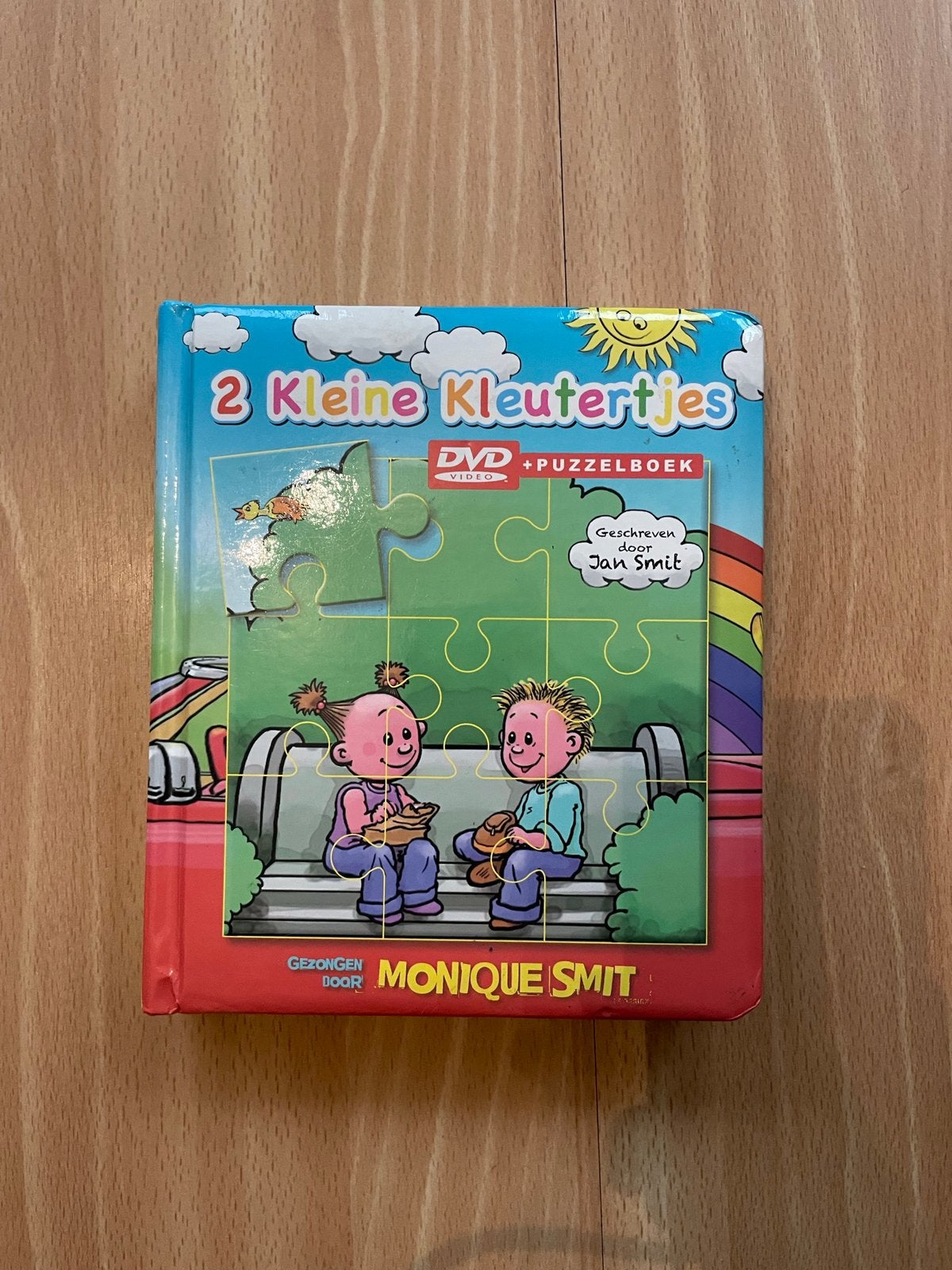 Boek 2 kleine kleutertjes met ouzzels en dvd met liedjes, Ophalen of Verzenden, Zo goed als nieuw, Fictie algemeen