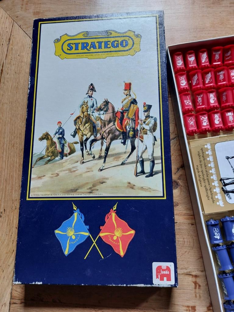 STRATEGO SPEL ; ronde kunststof stukken, Verzenden, Zo goed als nieuw