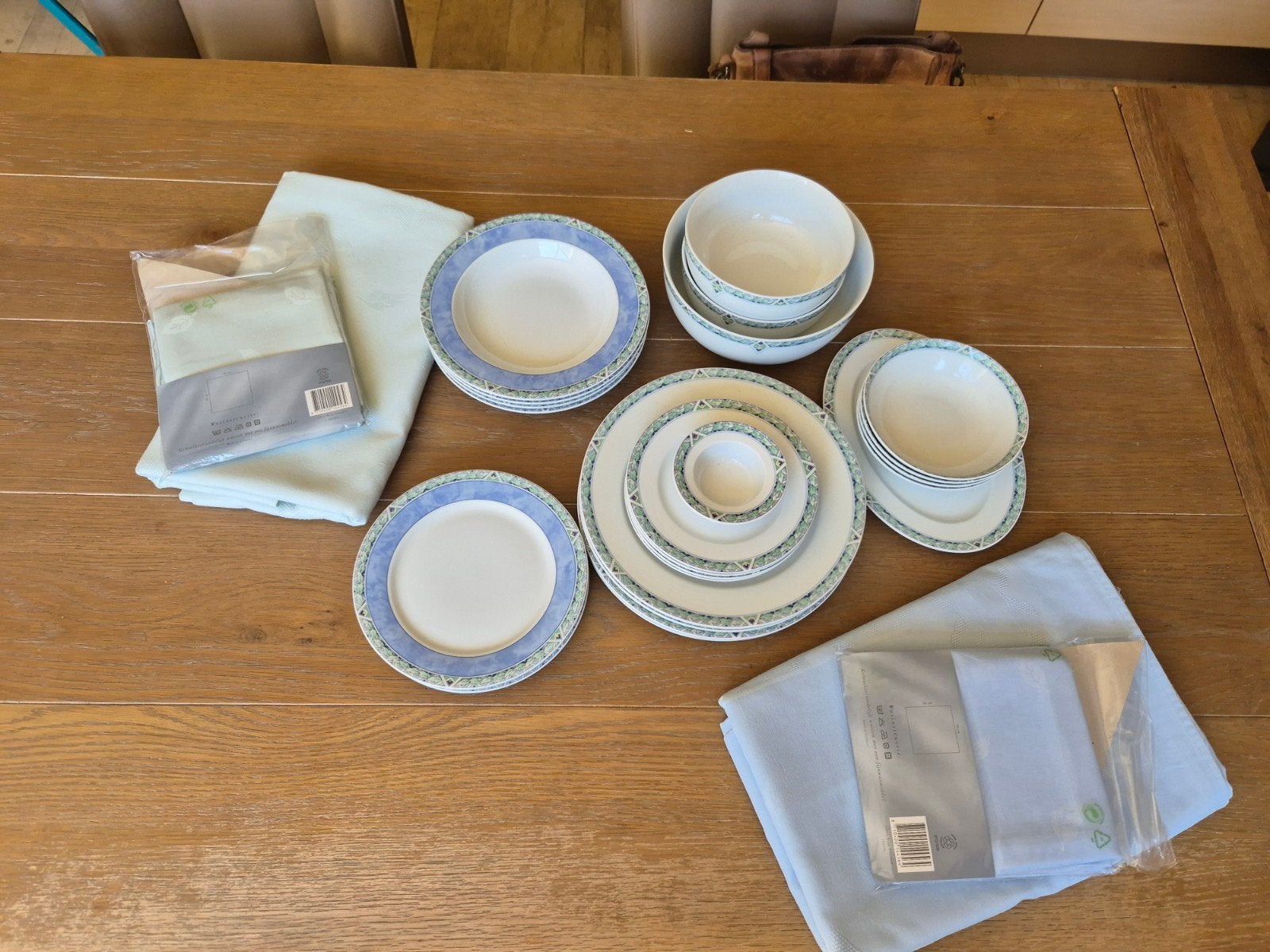 Arzberg AH servies + tafelkleden, 4 pers., Ophalen, Zo goed als nieuw, Bord(en), Overige stijlen