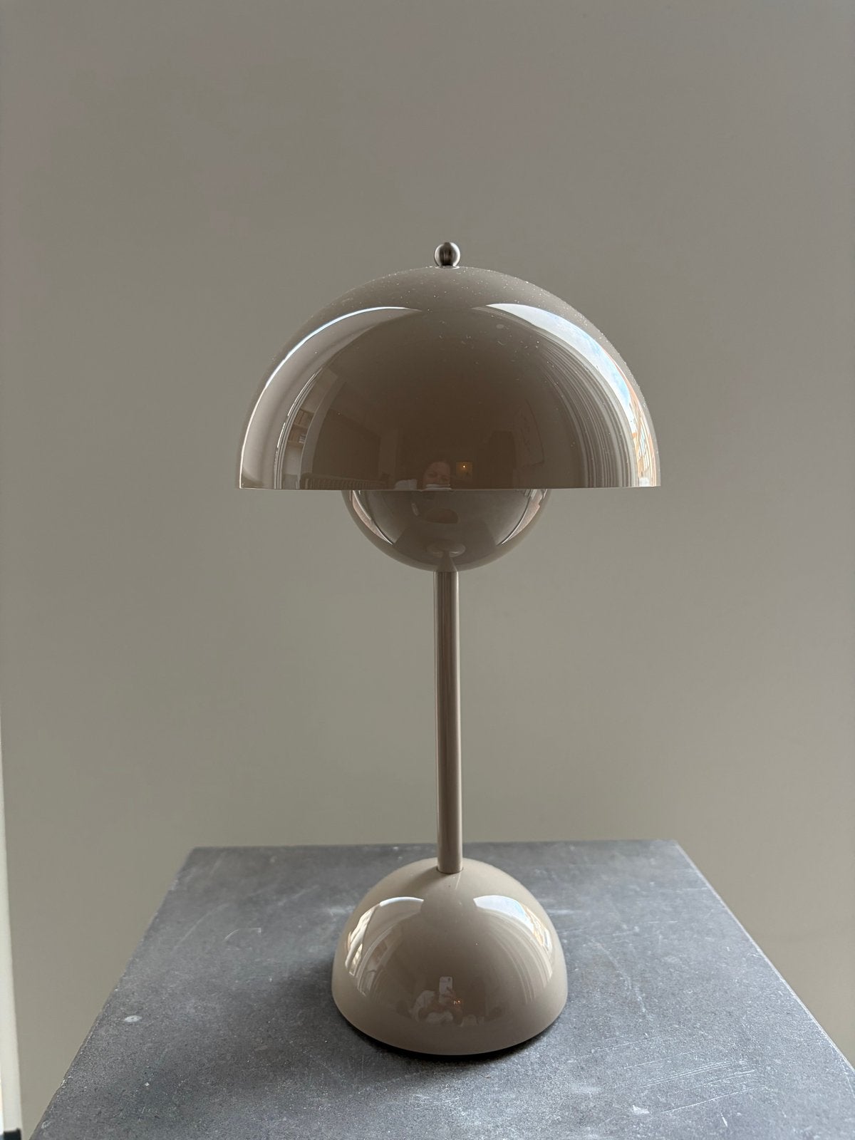 Nieuwe &Tradition Flowerpot VP9 Portable USB Lamp Beige, Huis en Inrichting, Lampen | Tafellampen, Beige, Overige merken, Nieuw