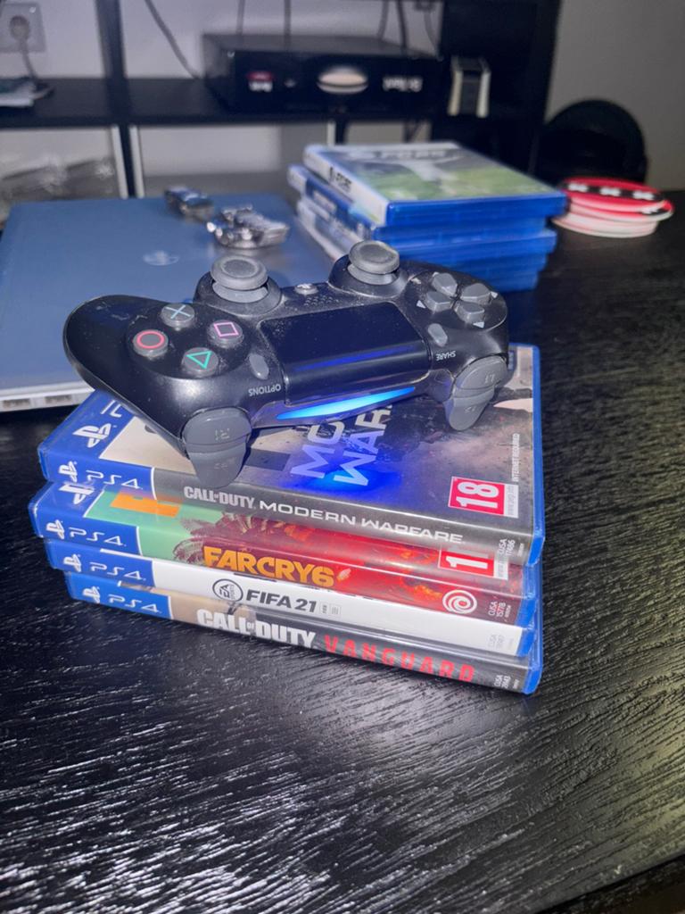PlayStation 4 500GB met controller en 4 games - Z.S.M. weg!, Spelcomputers en Games, Spelcomputers | Sony PlayStation 4, Ophalen