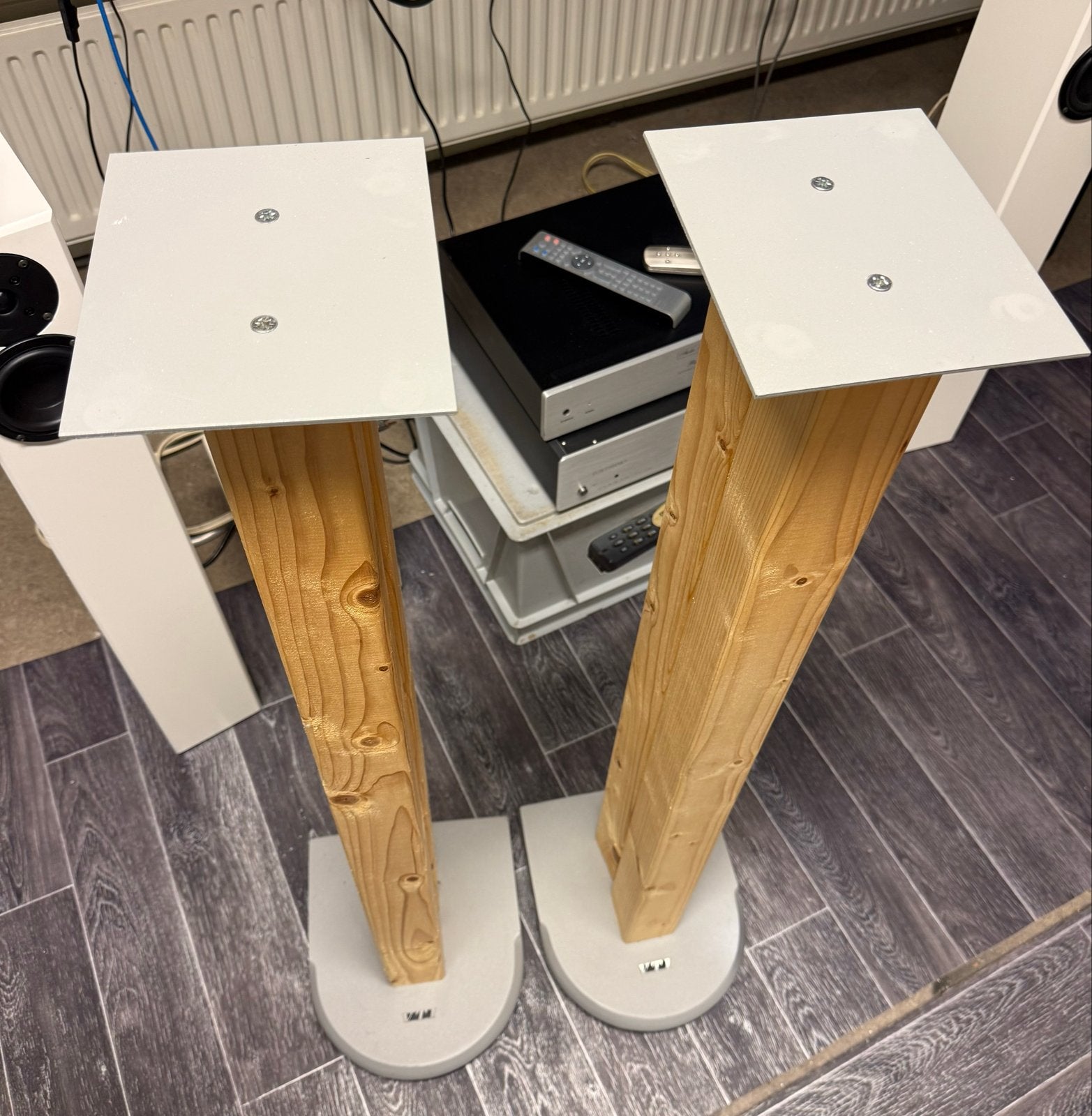 VTI 105,5 cm speakerstands - Houten zuilen met metalen voet, Audio, Tv en Foto, Luidsprekers, Gebruikt, Overige typen, Minder dan 60 watt
