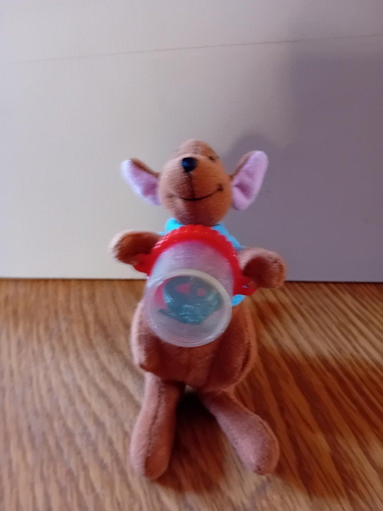Disney Winnie de Poeh pluche Roe mcd met insekt 2002 12cm, Ophalen of Verzenden, Winnie de Poeh of vrienden, Gebruikt, Beeldje of Figuurtje
