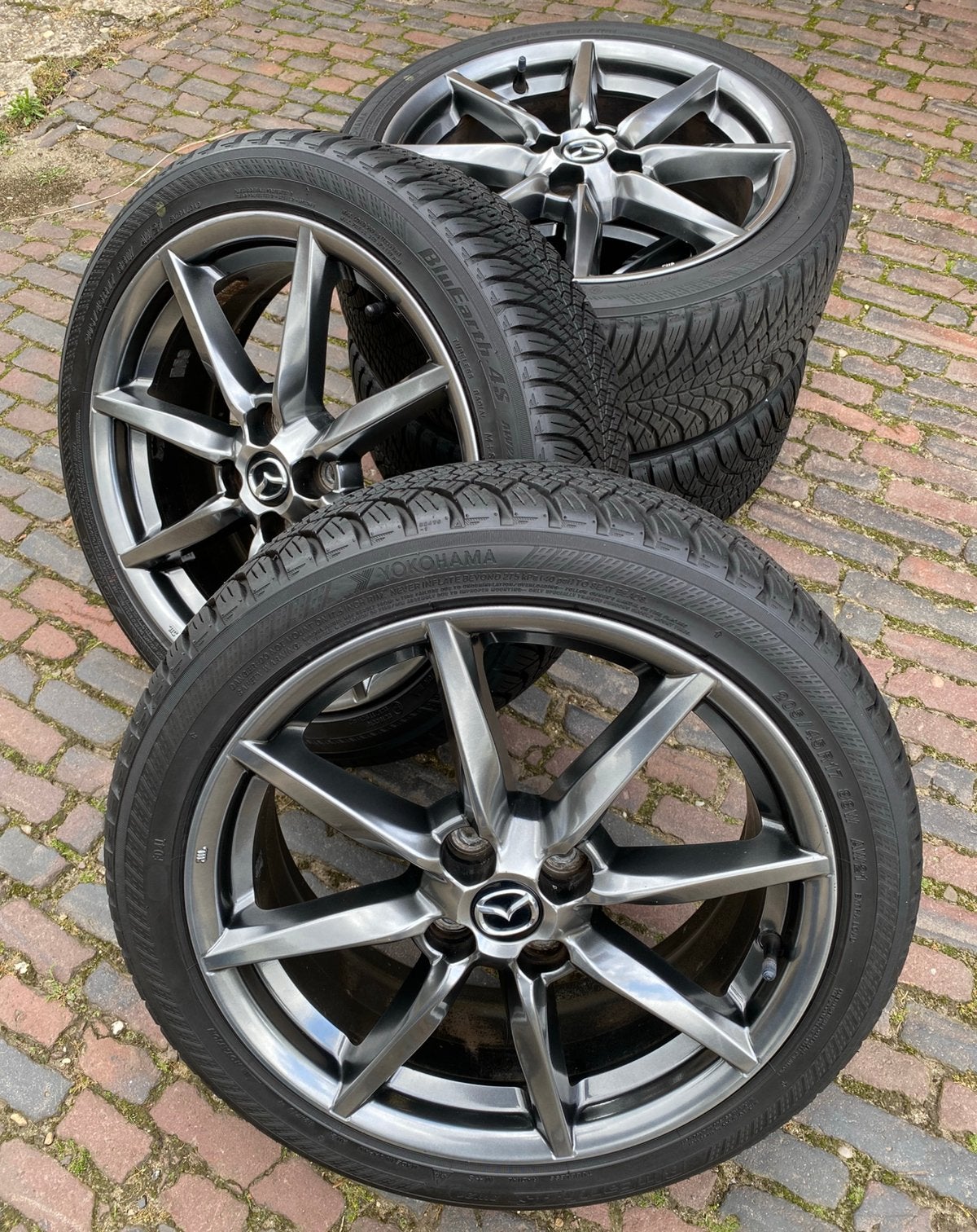 17” Maxda MX-5 Gunmetal velgen + Yokohama All Season banden