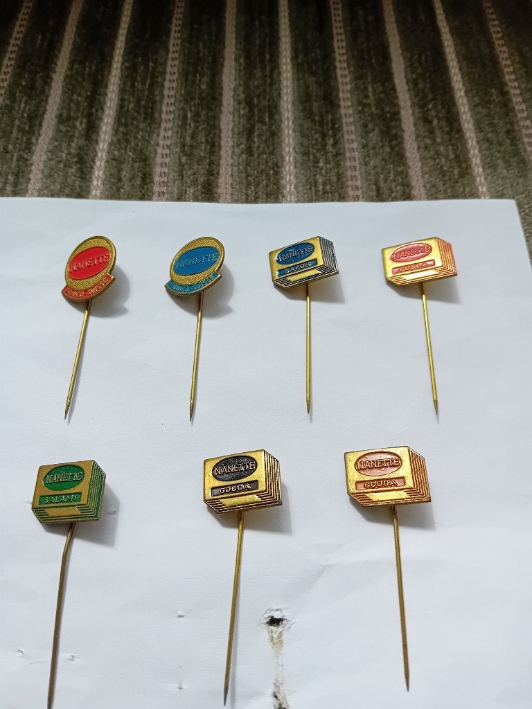 7 pins Nanette, Verzamelen, Speldjes, Pins en Buttons, Ophalen of Verzenden, Zo goed als nieuw, Merk, Speldje of Pin