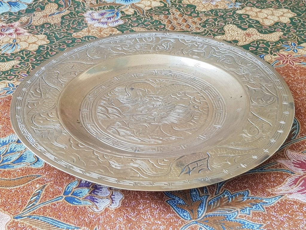 Mooi zwaar antiek Chinees koper bord met een draak 25,4 cm., Antiek en Kunst, Ophalen of Verzenden