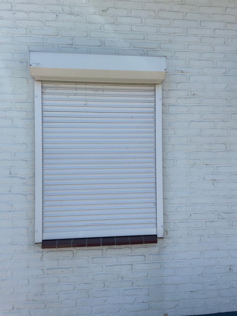Mooie witte rolluiken handbediend, Doe-het-zelf en Verbouw, Rolluiken, Ophalen, Gebruikt, 100 tot 150 cm, Wit