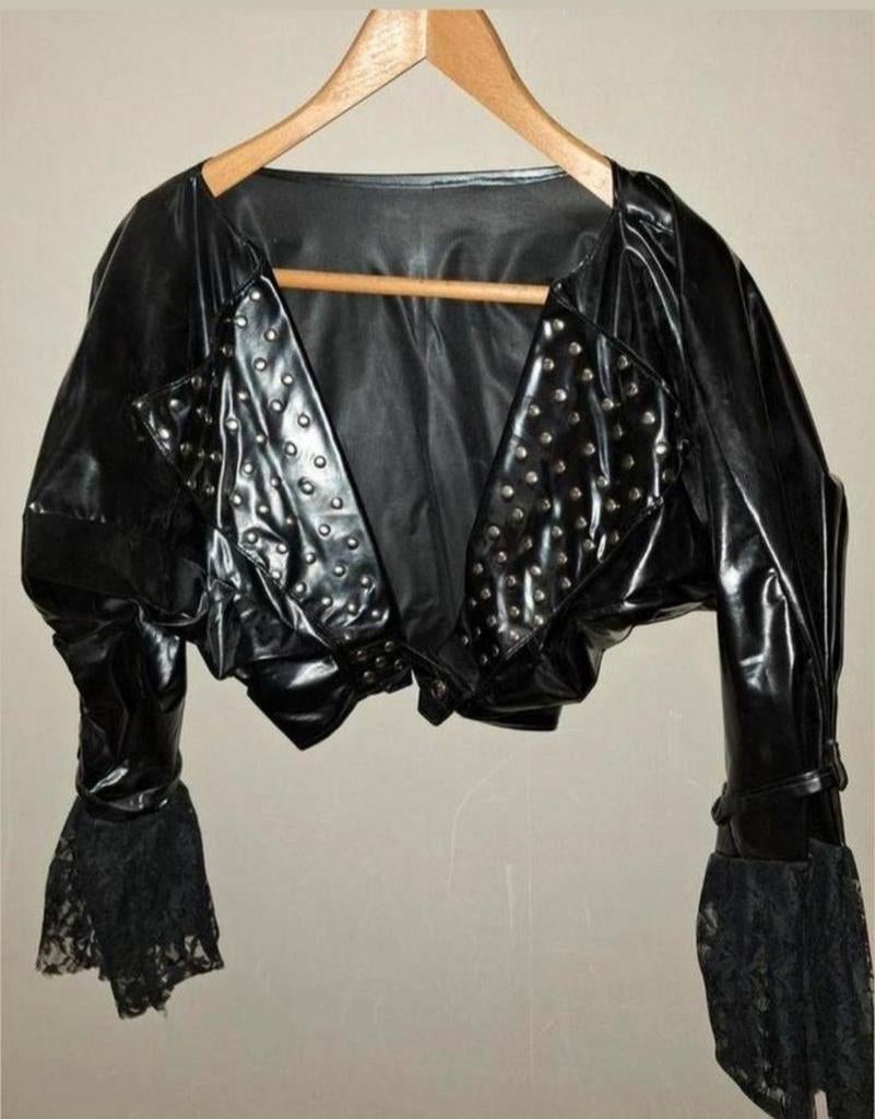 Zwart lak bolero jasje met studs en kanten mouwen.maat 36, Zwart, Ophalen of Verzenden, Maat 36 (S), Onbekend