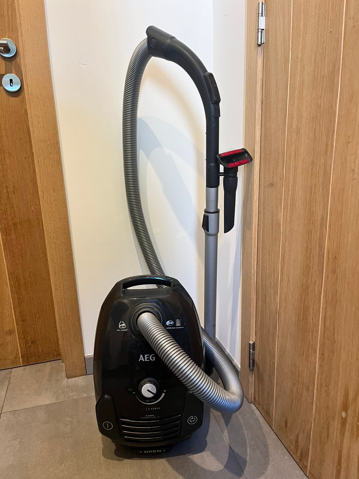 AEG VX6 X-force stofzuiger, Witgoed en Apparatuur, Stofzuigers, Gebruikt, Sledestofzuiger, Minder dan 1200 watt, AEG