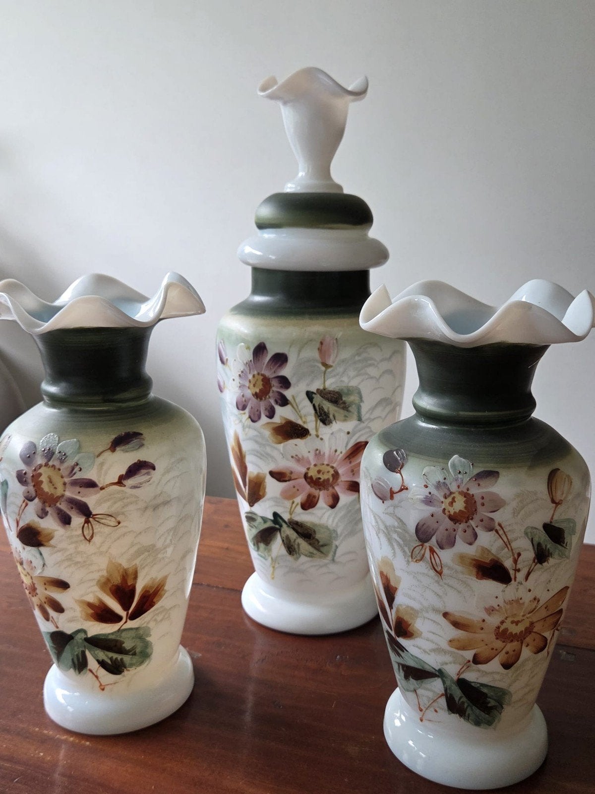 Driedelig antiek handbeschilderde opaline glazen vazen, Ophalen