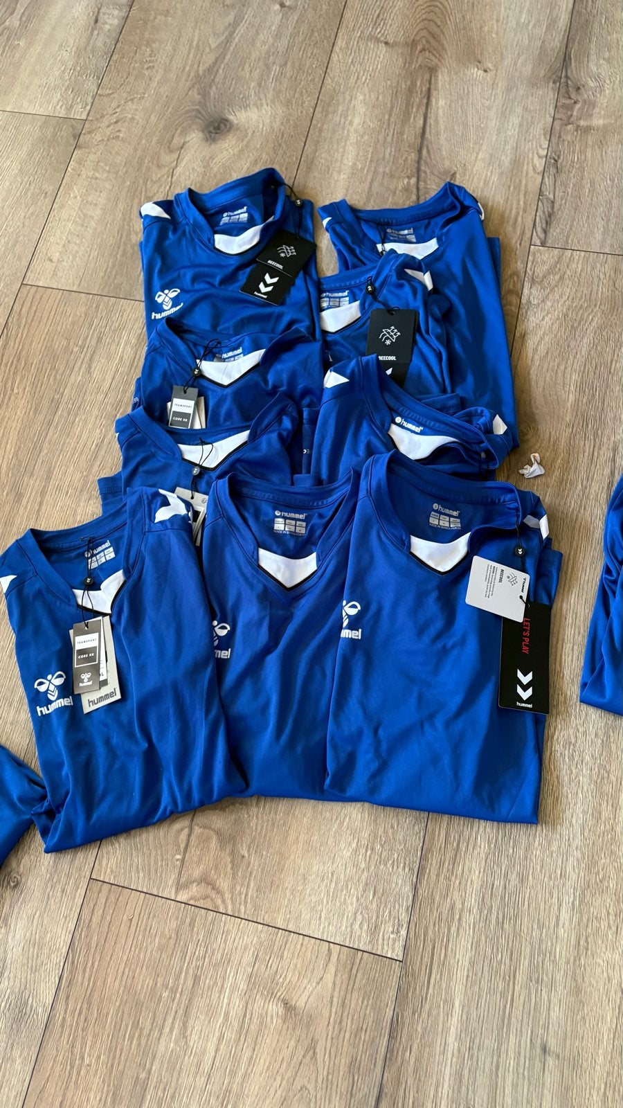 16x Hummel voetbalshirtjes - Nieuw, diverse maten, Maat S, Ophalen of Verzenden, Nieuw, Shirt