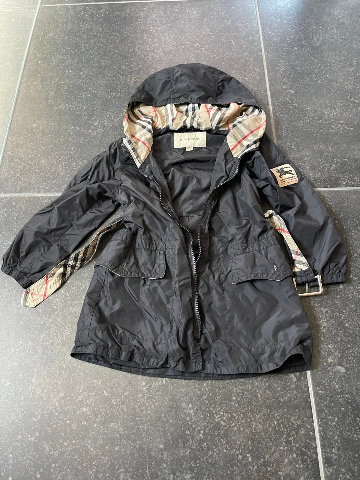 Burberry Regenjas voor kinderen - Zwart met ruitpatroon, Ophalen, Zo goed als nieuw, Jongen of Meisje