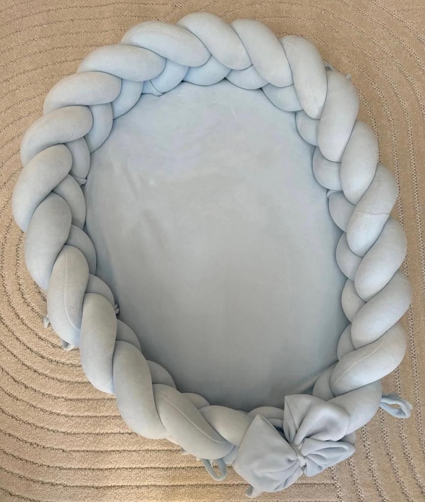 Bayblauw babynestje velvet vlecht - 100% biologisch katoen, Ophalen of Verzenden, Zo goed als nieuw, Overige typen