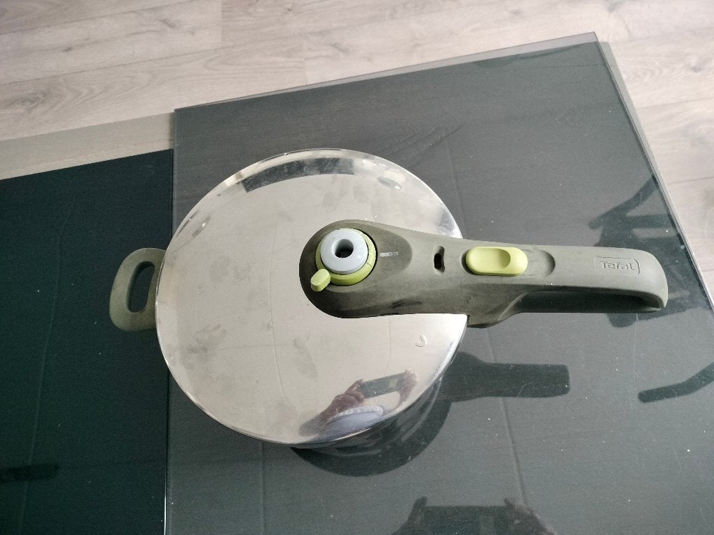 Snelkookpan van Tefal te koop., Ophalen, Tefal, Met handvatten, Zo goed als nieuw