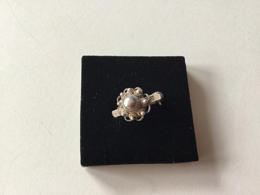 Zilveren Zeeuwse Knoop Broche ( in Hilversum ), Ophalen of Verzenden, Zo goed als nieuw, Minder dan 4 cm, Zilver