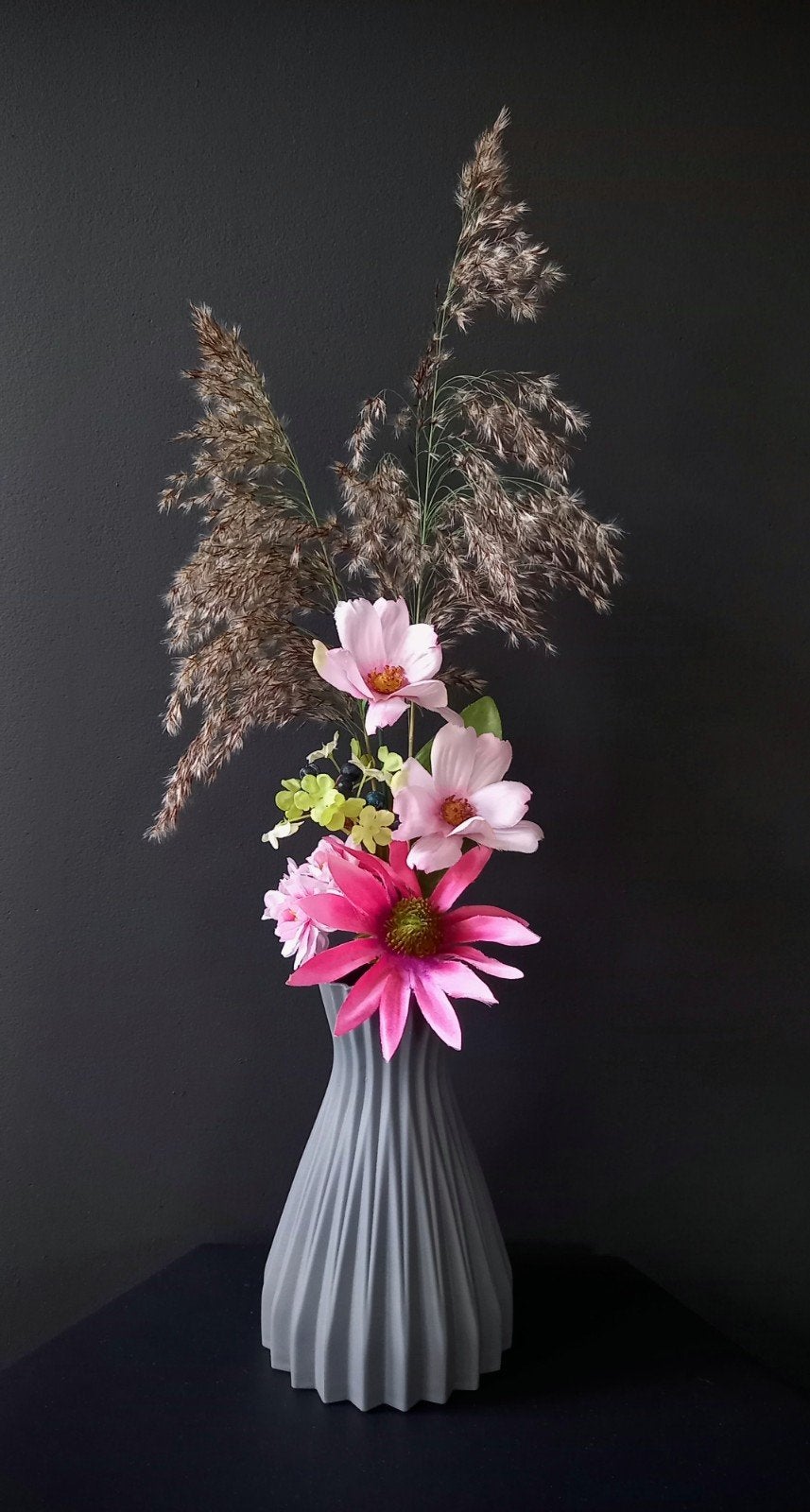 Kunst- en Droogbloemen gebonden boeket met grijze vaas H55cm, Ophalen of Verzenden, Nieuw