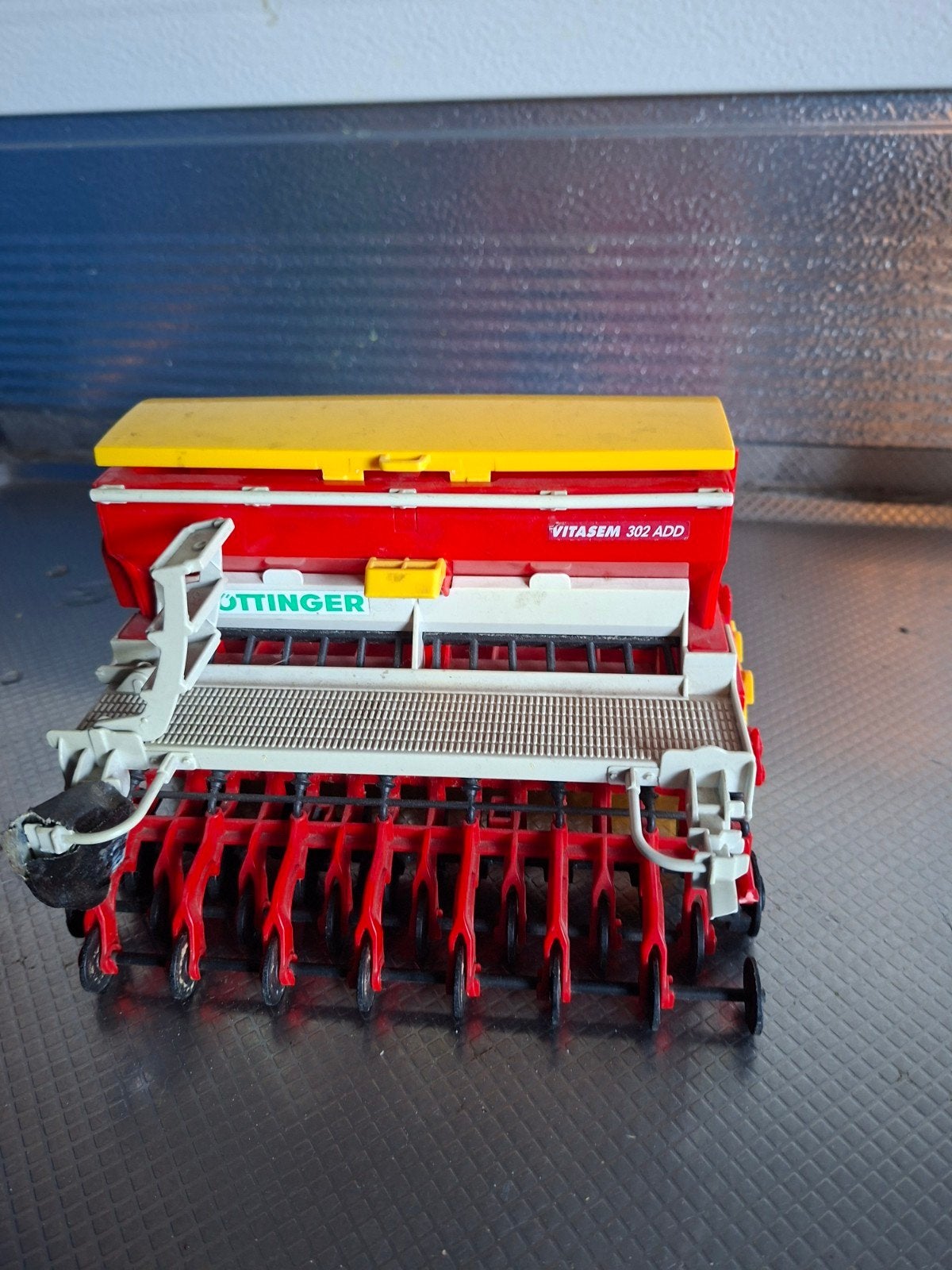 Roterkopeg Pottinger Bruder met zaaimachine, Ophalen, Zo goed als nieuw