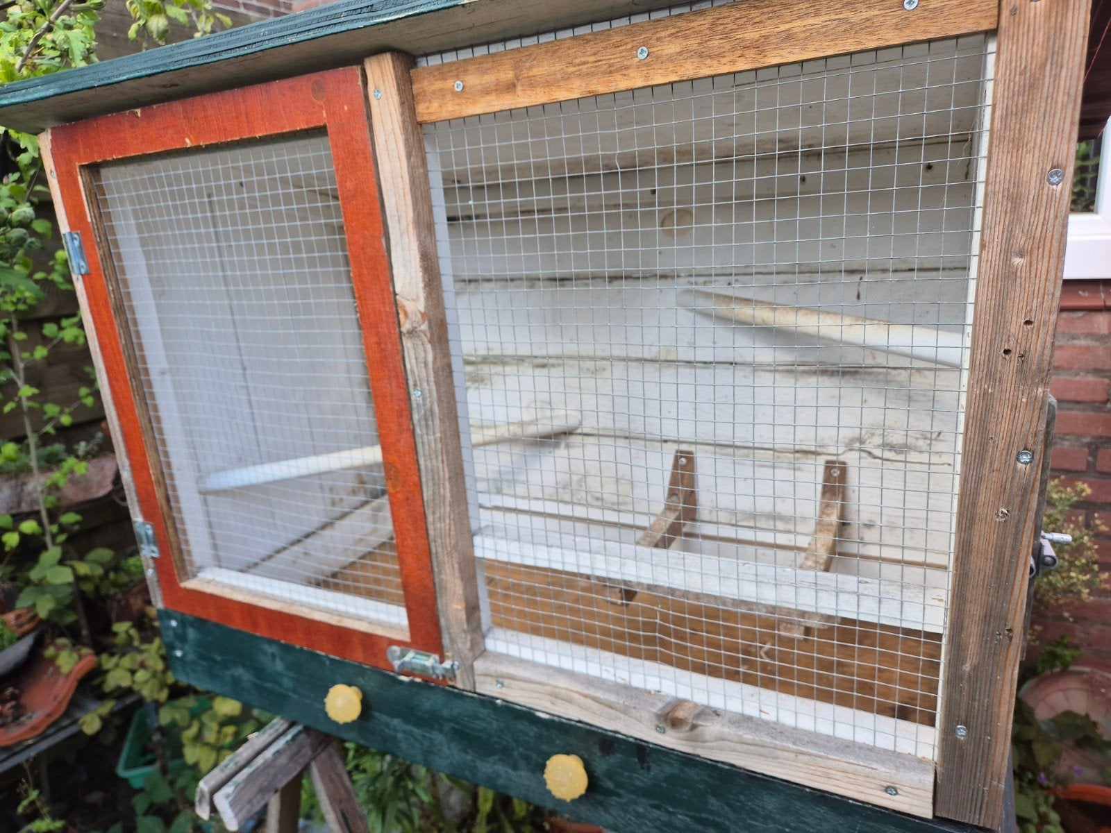 Duivenhok/ vogelhok

Hoogte: 65 cm
Lengte: 95 cm
Diepte: 42c, Ophalen, Gebruikt, Hout, Vogelkooi