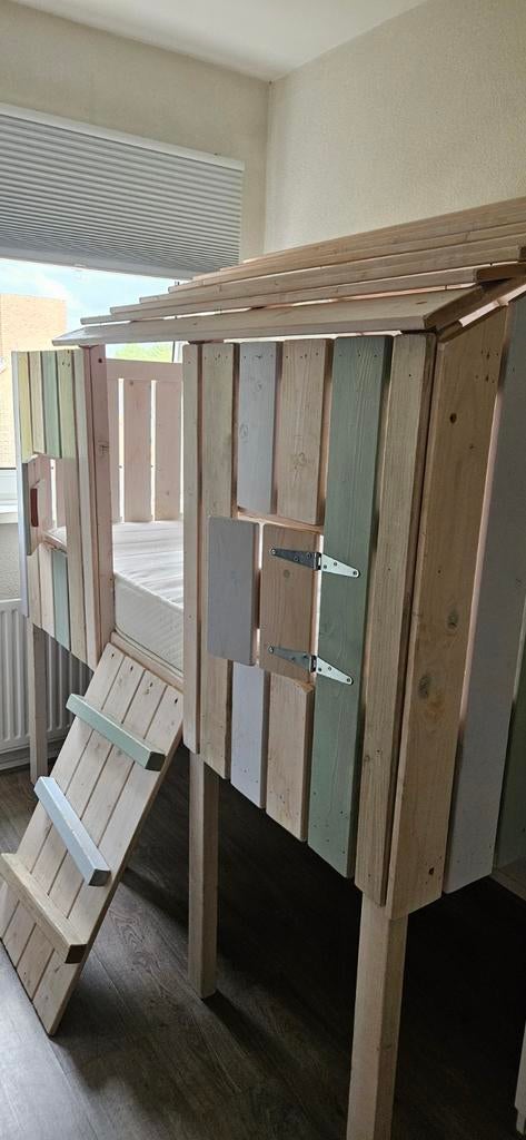 Uniek handgemaakt kinderbed huisje/hoogslaper, Huis en Inrichting, Ophalen, Hoogslaper, Eenpersoons, 190 cm of minder