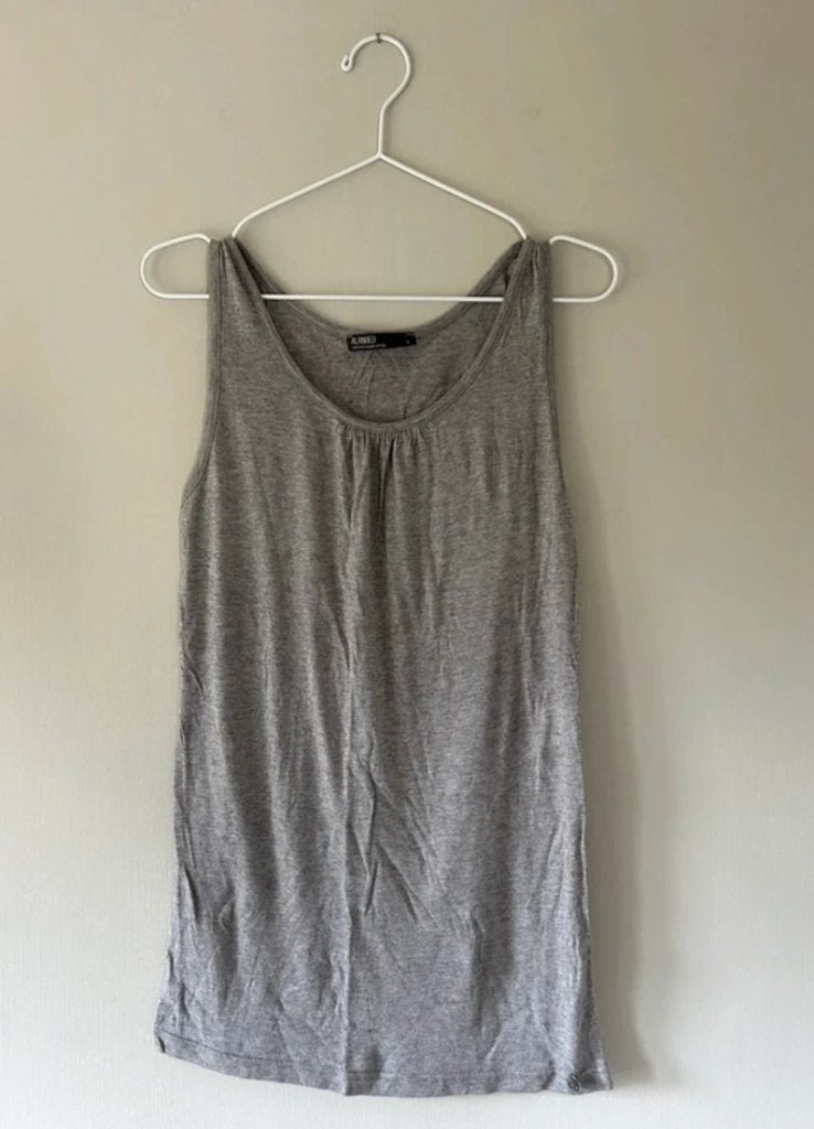 Bruine top maat S / 36 mouwloos grijs, Kleding | Dames, Bruin, Zo goed als nieuw, Alan red, Ophalen of Verzenden