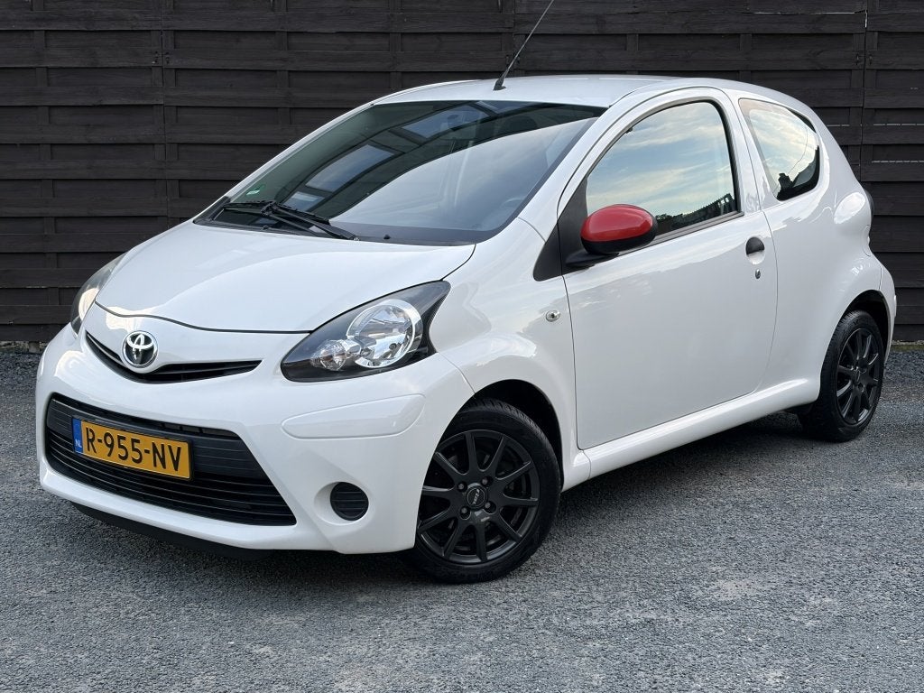 Toyota Aygo 1.0 VVT-i Now / Airco / EL-ramen / PDC, Auto's, Voorwielaandrijving, Euro 5, Gebruikt, 4 stoelen