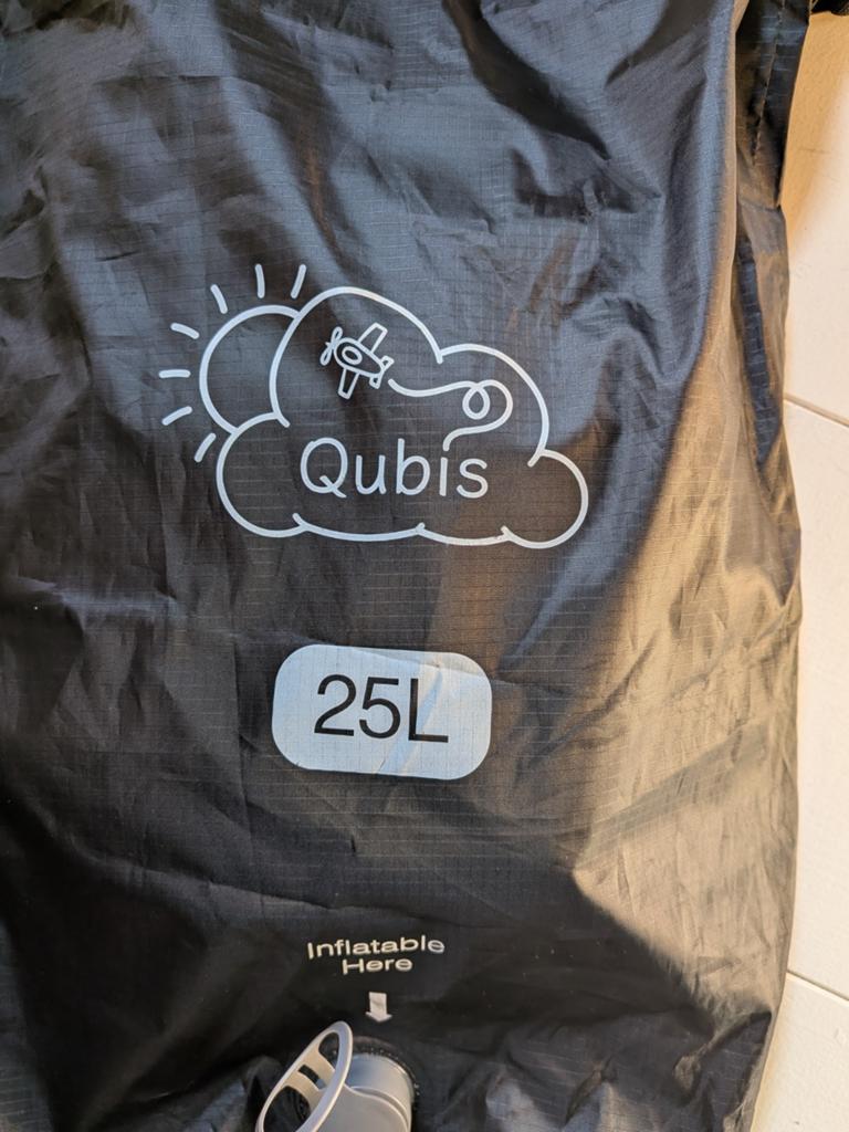 Qubis opblaasbaar vliegtuigbedje 25L, Ophalen of Verzenden, Nieuw, Reisbedje