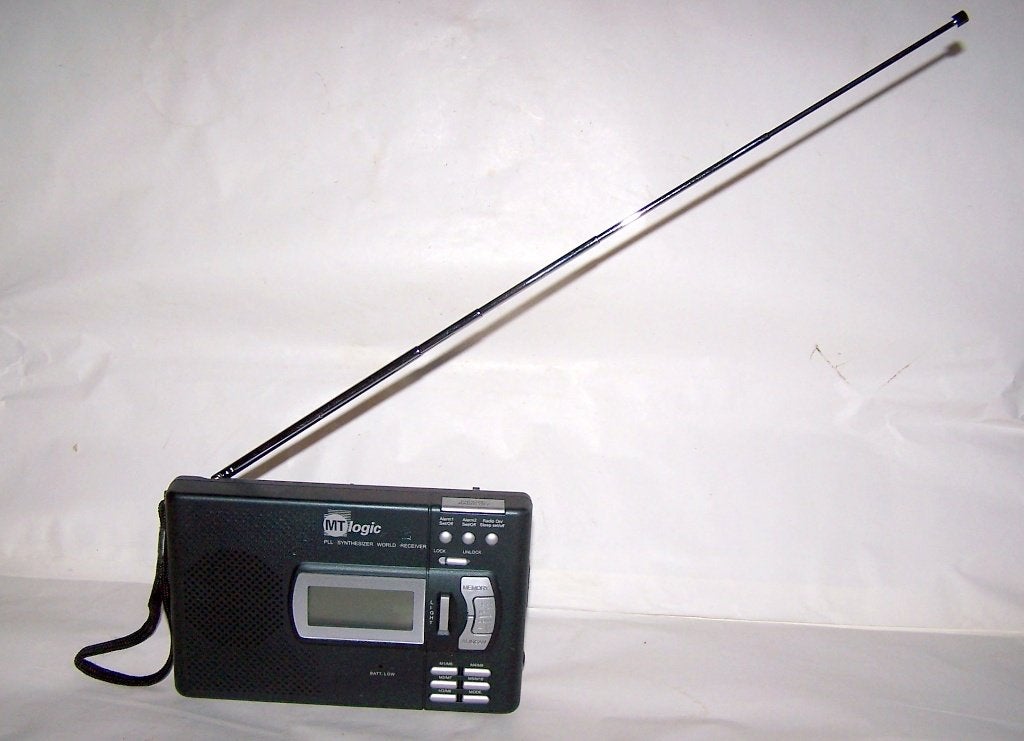 MT Logic PLL Synthesizer World Receiver/wekkerradio. Nwst., Ophalen of Verzenden, Zo goed als nieuw, Wereldontvanger