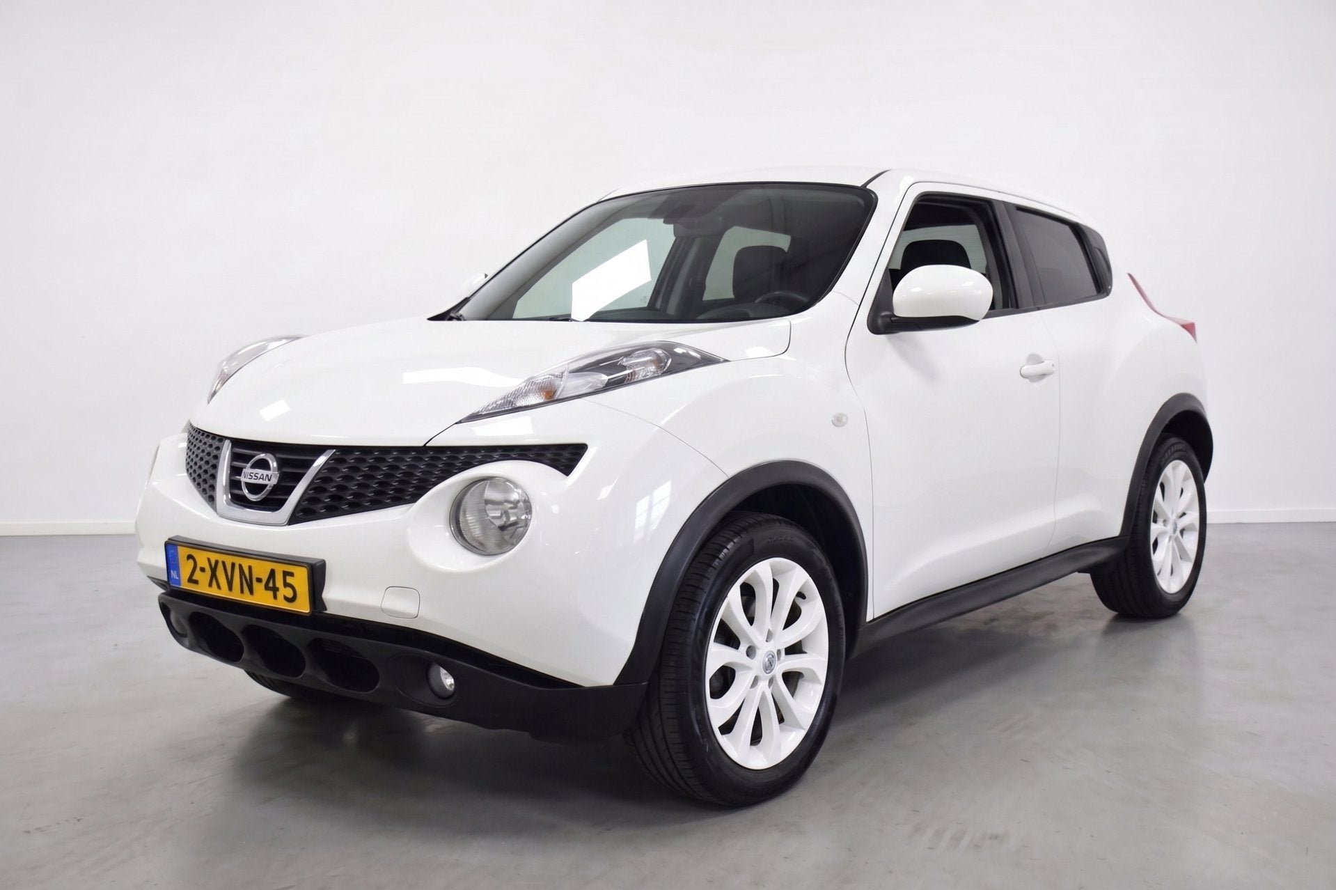 Nissan Juke 1.6 Connect Edition AUTOMAAT IN TOP CONDITIE, Auto's, Zwart, 4 cilinders, Alcantara, Wit