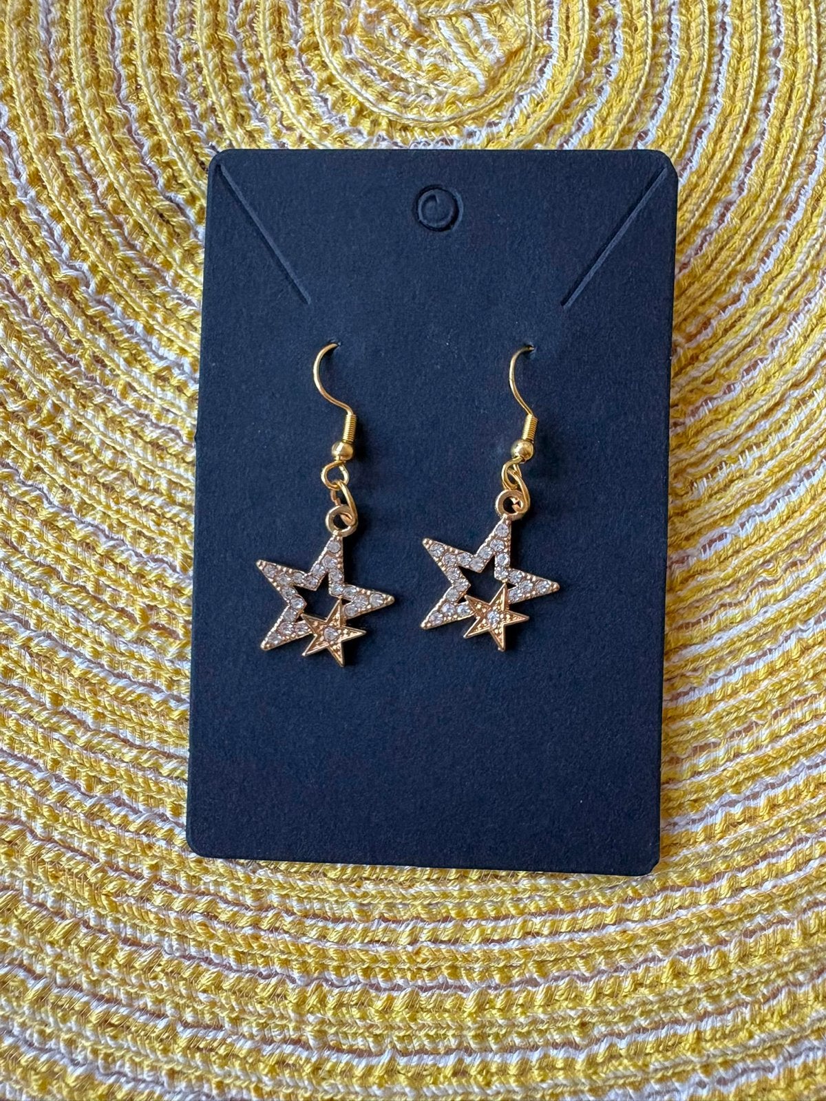 Goudkleurige oorbellen met sterren en strass - Nieuw, Sieraden, Tassen en Uiterlijk, Overige materialen, Hangers, Verzenden, Nieuw