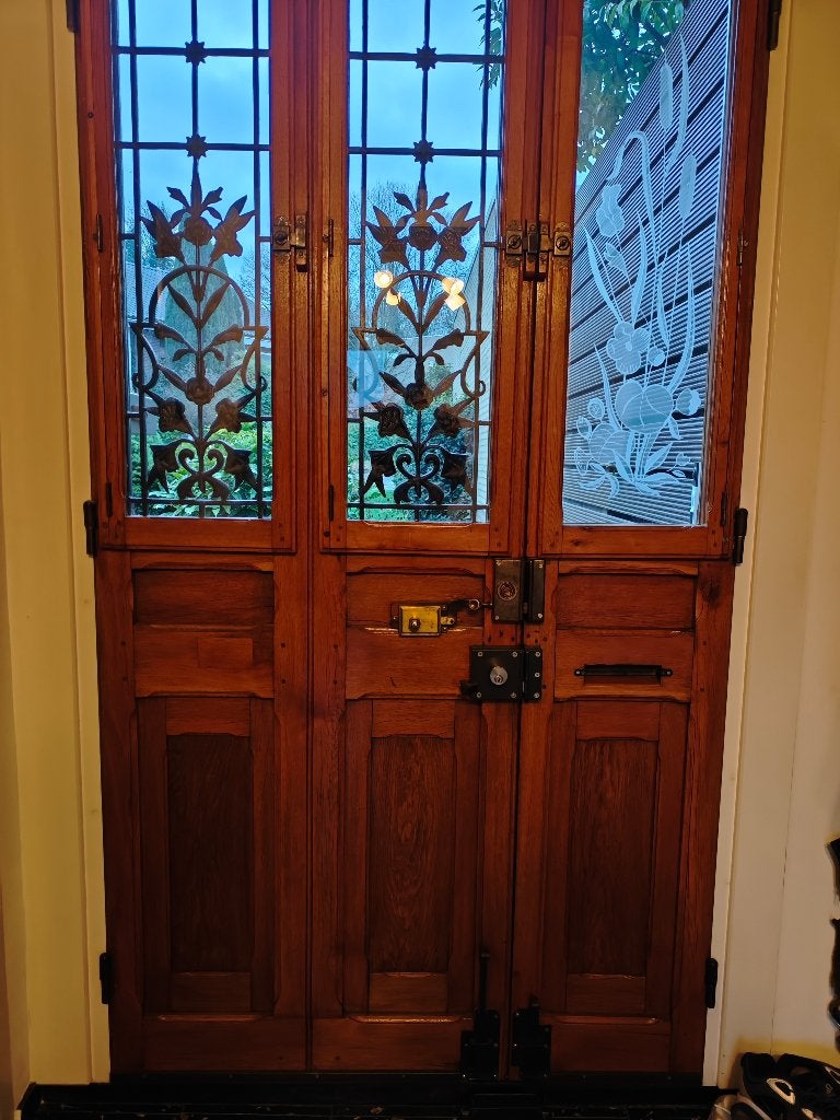 houten handwerk (voor)deur met gietijzeren roosters, Ophalen, Gebruikt, Buitendeur, Glas