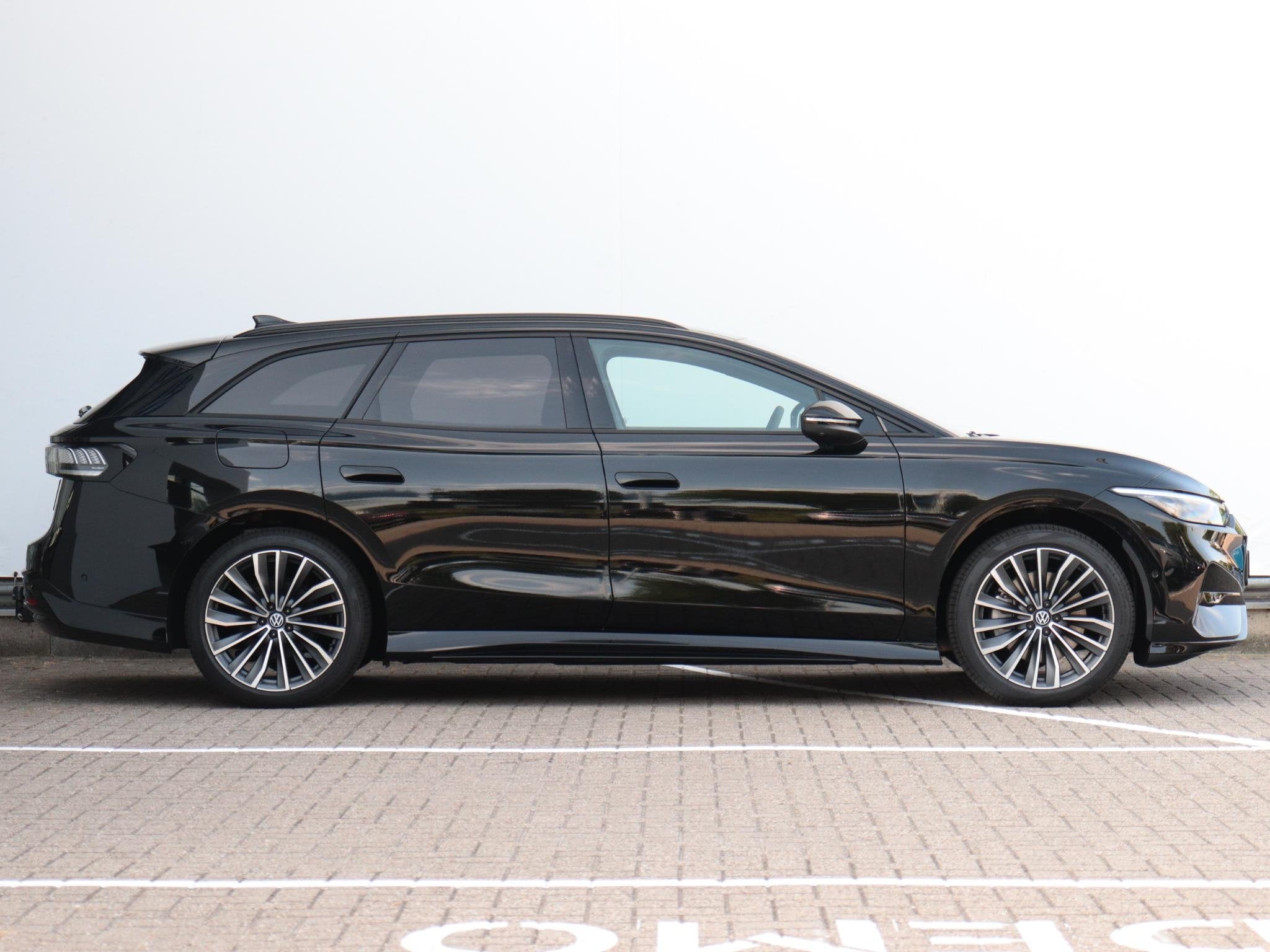 Volkswagen ID.7 Limited Edition Plus 59 kWh accu, 150 kW / 2, Achterwielaandrijving, Zwart, 1972 kg, Zwart