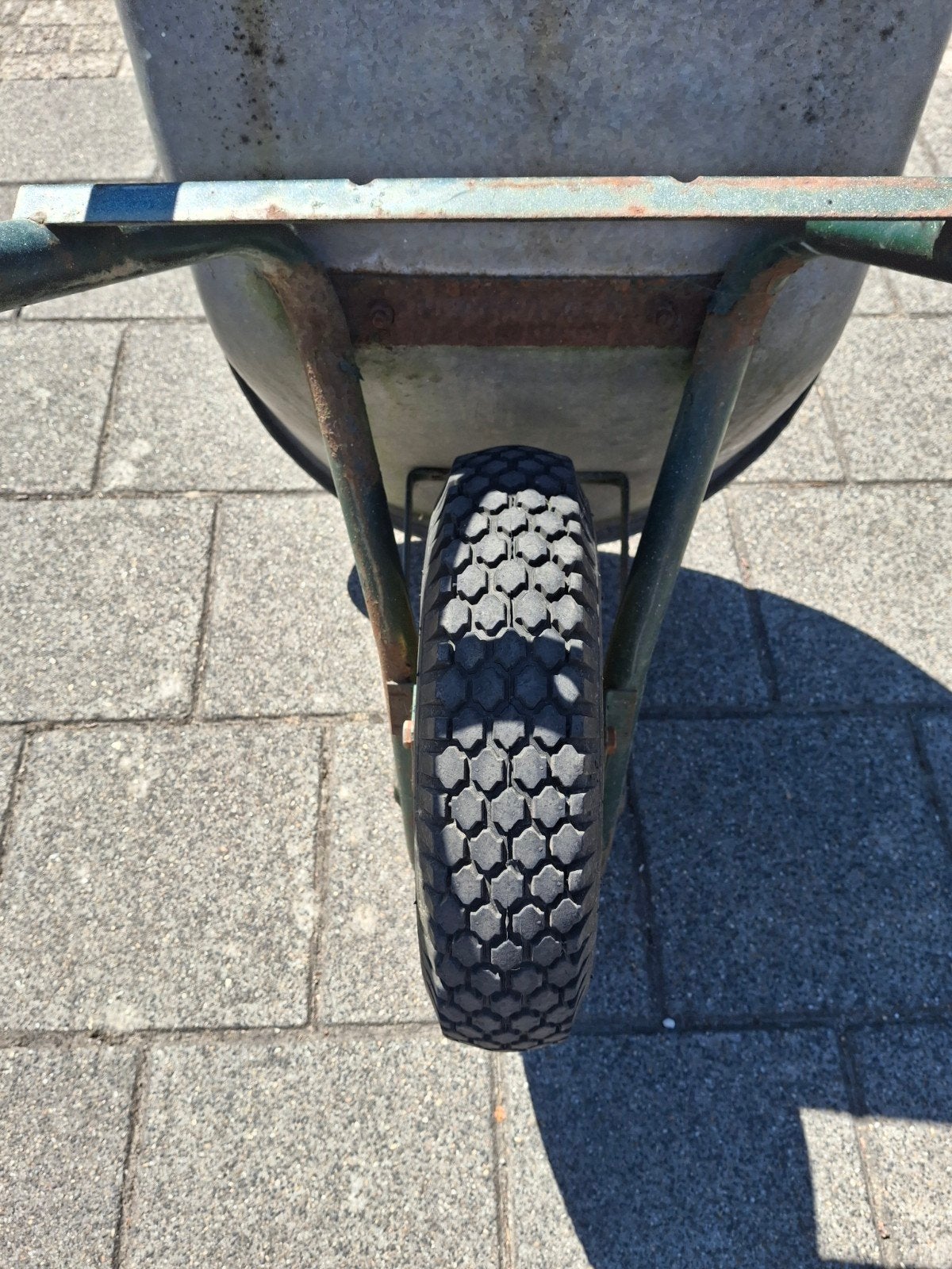 Gebruikte kruiwagen - Handig voor tuin en klus, Tuin en Terras, Kruiwagens, Ophalen, Gebruikt, Handmatig, Eenwielig