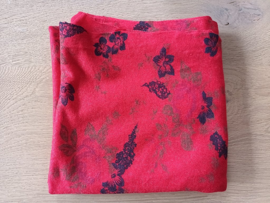 Rode lap stof rood ong 75 x 165 cm met patroon bloemen bloem, Ophalen of Verzenden, Zo goed als nieuw, 30 tot 120 cm, 30 tot 200 cm