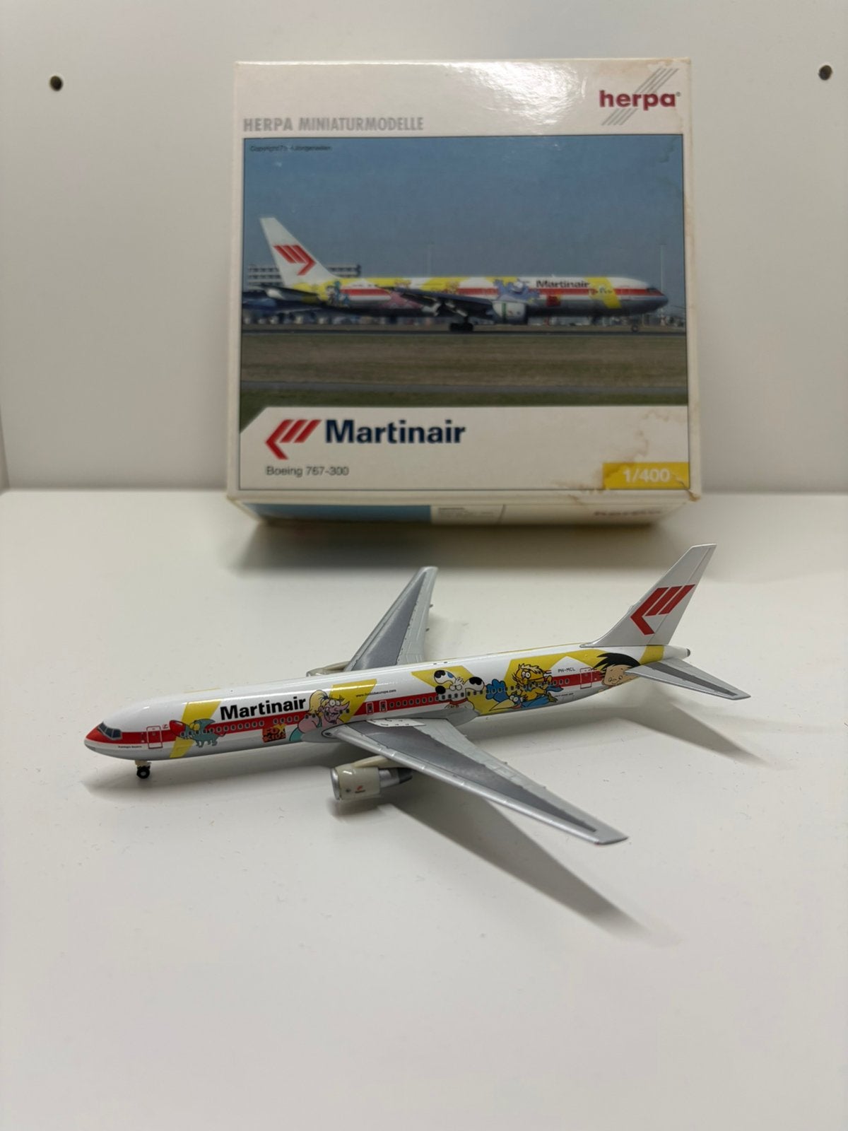 Herpa 1:400 Martinair Boeing 767-300 “Fox Kids” livery, Ophalen of Verzenden, Zo goed als nieuw, Schaalmodel
