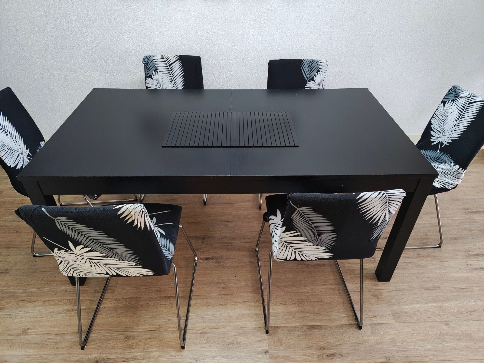 Uitschuifbare eettafel met 6 stoelen
