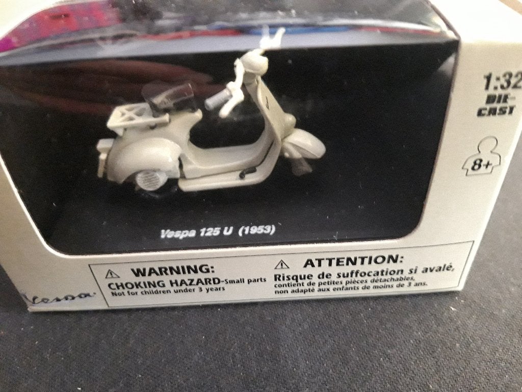Vespa scooter 125 U ( 1953 ) 1:32 miniatuur schaalmodel, Ophalen of Verzenden, Nieuw, Overige typen, Overige merken