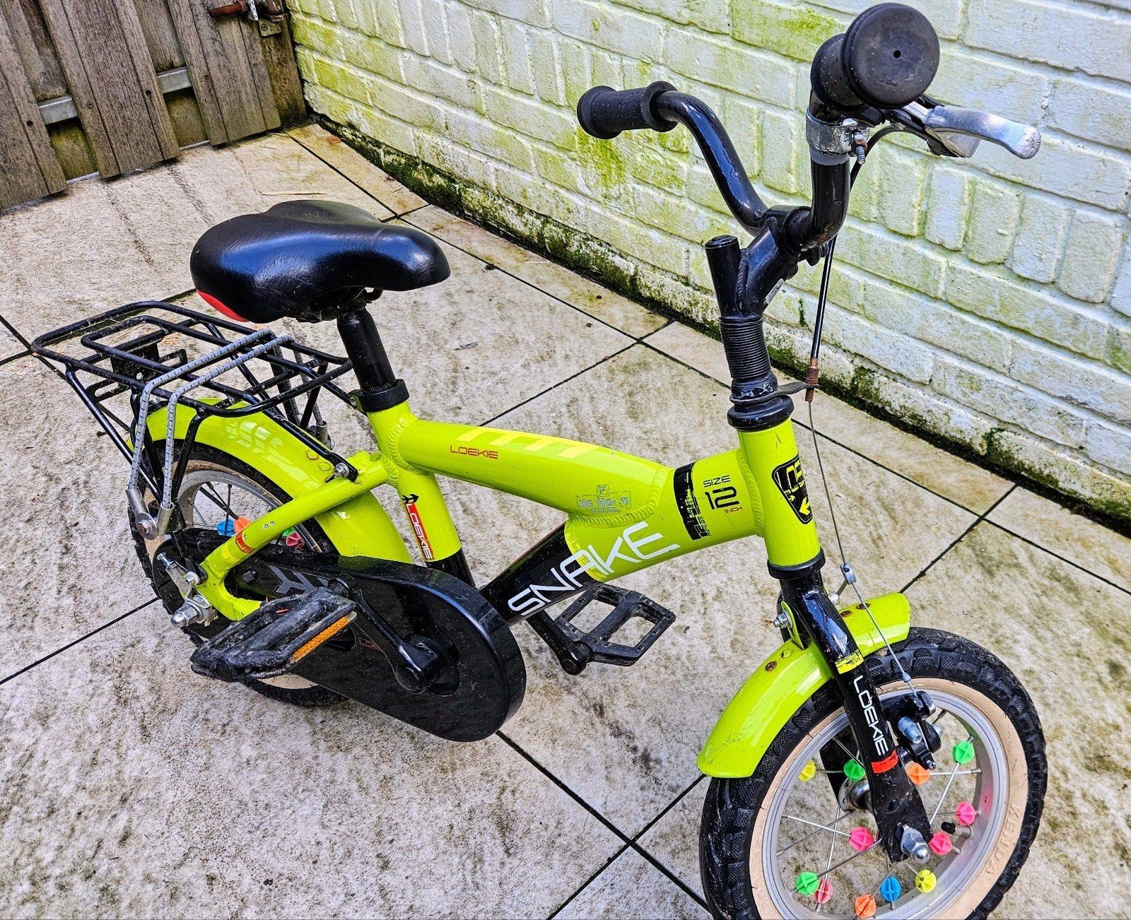 Loekie 12 inch kinderfietsje met zijwieltjes, Fietsen en Brommers, Ophalen, Terugtraprem, Zijwieltjes, Gebruikt