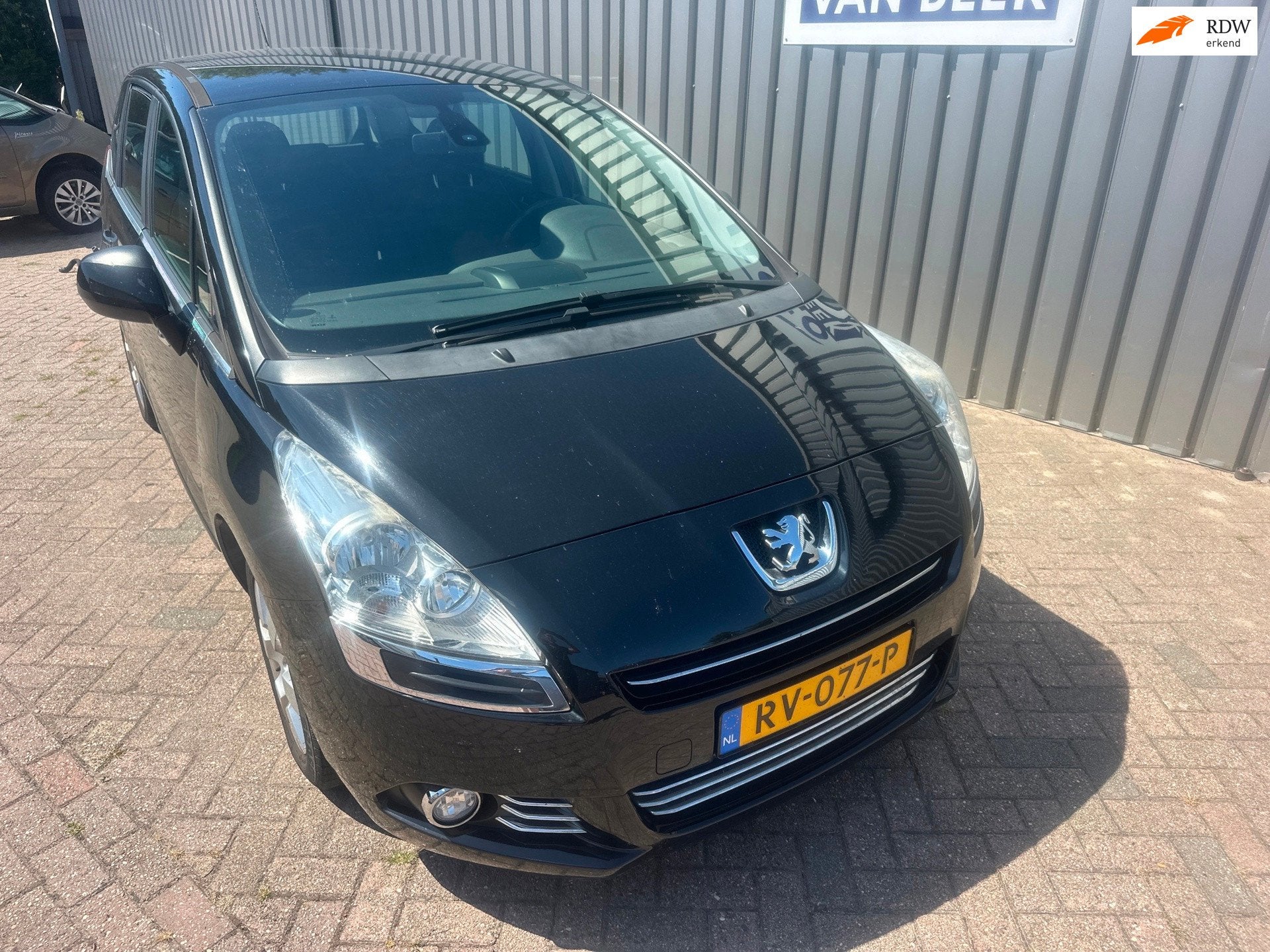 Peugeot 5008 1.6 e-HDi Active 5p., Auto's, Peugeot, Euro 5, Stof, Gebruikt, Zwart