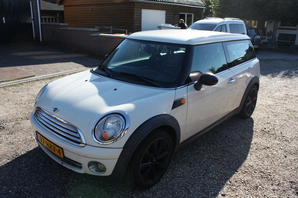 Mini Clubman 1.6 Cooper 2009 Wit, Auto's, Voorwielaandrijving, 4 cilinders, 4 stoelen, Origineel Nederlands