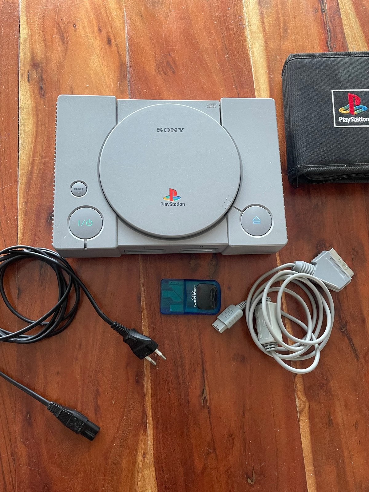 PlayStation 1 met 17 games, memory card (zonder controllers), Spelcomputers en Games, Ophalen, Gebruikt, Zonder controller, Met games