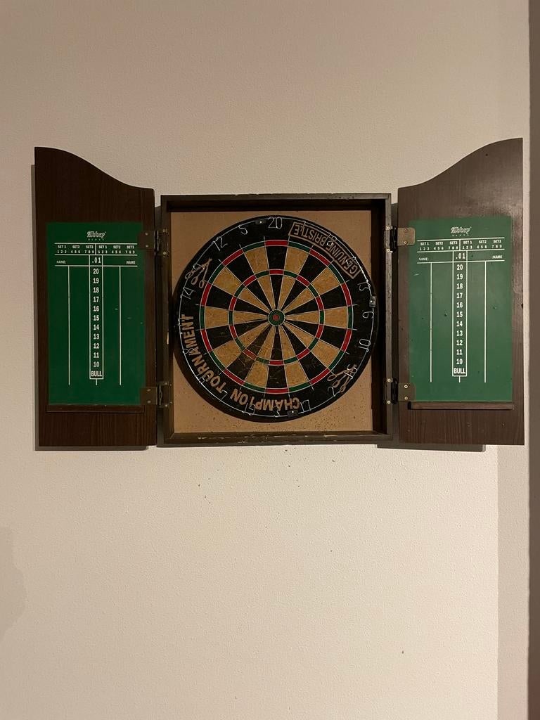 Dartbord met kast en scoreborden, Ophalen of Verzenden, Gebruikt, Dartbord
