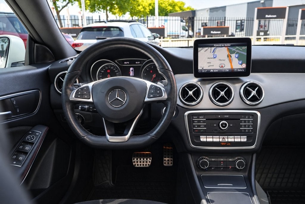Mercedes-Benz CLA-Klasse Shooting Brake 180 AMG-LINE Magno P, Auto's, CLA, 730 kg, Gebruikt, 4 cilinders